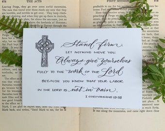I Korinther 15:58 - Handgeschriebener Schriftdruck - Bella Scriptura Kollektion von Paperglaze Calligraphy
