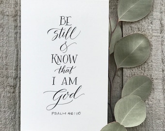 Psalm 46:10 - Handgeschriebener Schriftdruck - Bella Scriptura Kollektion von Paperglaze Calligraphy