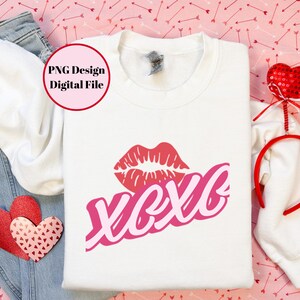 Valentine's Kiss XOXO PNG-bestand: rood en roze Valentijnsdag clipartontwerp voor Valentijnsdagshirt-sublimaties of bekers, mokken, kaart, draagtas