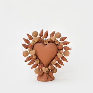 Milagrito de barro mexicano / corazon de barro / corazón con base
