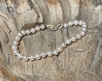 Pearl Bracelet with 6mm Very Nice Pearls and 14K Yellow gold RF059