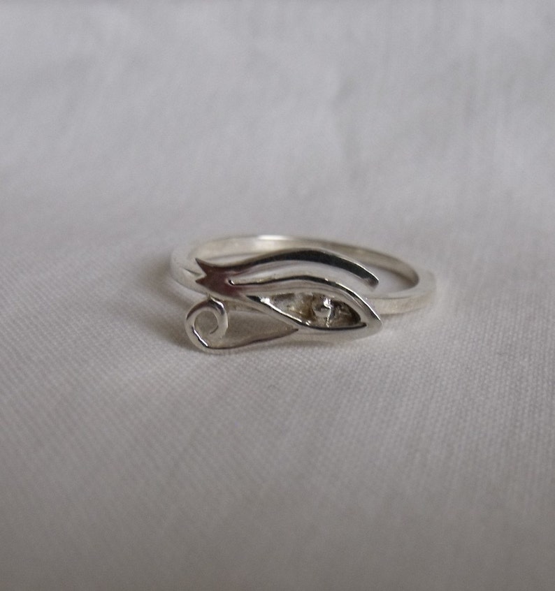 Eye Of Horus Sterling Silver Ring RF322 image 2