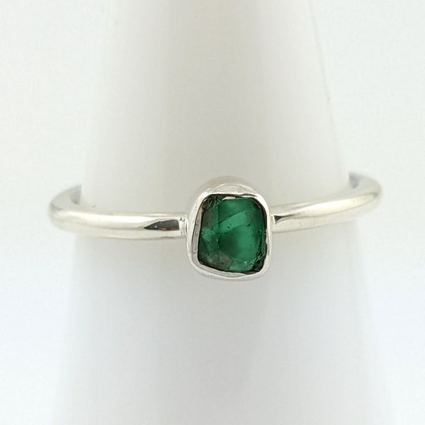 Raw Emerald Silver Bezel Minimalist Stackable Ring, 925 Sterling Silver Rough Emerald Solitaire Gemstone Jewelry, CHOOSE YOUR RING