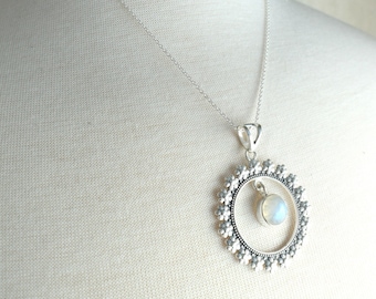 18 Inch Sterling Silver Round Floral Labradorite or Moonstone Necklace, Round Silver Crystas Gemstone Pendant, Gift for Women