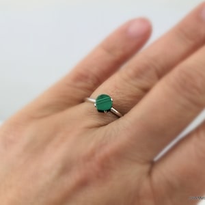 Malachit Silber Prong oder Lünette Minimalist Stapelbar Solitaire Ring, 925 Sterling Silber Malachit Solitaire Edelstein Schmuck