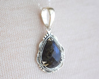 Collar de plata de ley con labradorita facetada en forma de lágrima, colgante de plata con labradorita azul brillante, regalo para mujeres o hombres.