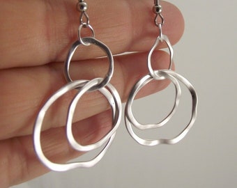 Triple Silver Organic Circles Wavy Earrings, Dangling Silver Earrings, Wedding Jewelry Bride or Bridesmaid Gift