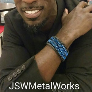 Men&#39;s Large Black Rubber and Blue Aluminum Stretch Bracelet, Chainmail Bracelet Cuff for Men or Women