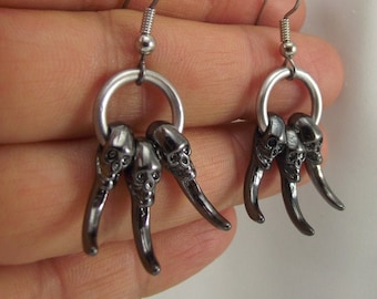 Schwarz und Silber Schädel Kralle Ohrringe, Geschenk für Sie oder Ihn, Dia de los Muertos Skelett Kopf Schmuck