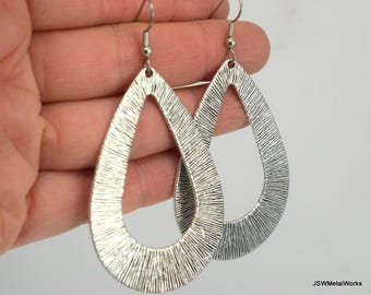 Gebürstet Antiqued Silber Teardrop Ohrringe, große Zinn Ohrringe Geschenk für sie unter 30, Silber Statement Schmuck