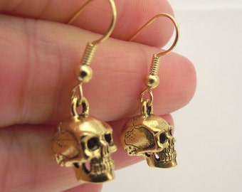 Pendientes de calavera dorada, pendientes de calavera dorada realistas, regalo para él o ella.