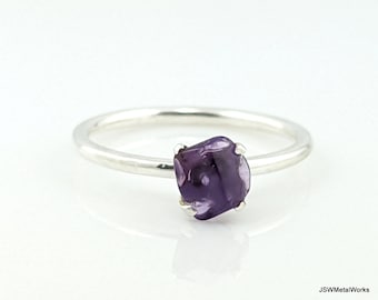 Minimalistischer stapelbarer Roher Amethyst-Ring aus Sterlingsilber, 925er Sterlingsilber, rauer Amethyst-Solitär-Edelsteinschmuck, WÄHLEN SIE IHREN RING
