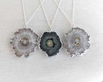 Collar con colgante de estalactita bañado en plata, colgante de geoda de drusa de piedra natural en rodajas y cristal. ELIGE tu colgante.