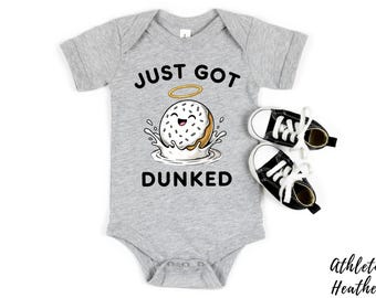 Grappige doop cadeau jongen, katholiek doopsel babymeisje romper cadeau, Just Got Dunked doopshirt, katholiek cadeau doop aandenken babymeisje