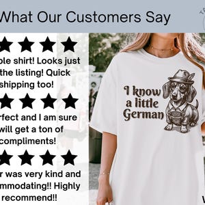 Puede incluir: Una camiseta blanca con una ilustraci&oacute;n gr&aacute;fica marr&oacute;n de un perro salchicha con sombrero y ropa tradicional, junto al texto "I know a little German". La imagen incluye rese&ntilde;as de clientes con cinco estrellas.