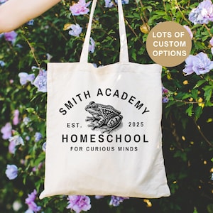Benutzerdefinierte Homeschool Tragetasche, personalisierte passende Familienbuchtasche Homeschool Mama Geschenk Charlotte Mason Frosch Geschenk für Christian Mom Bag