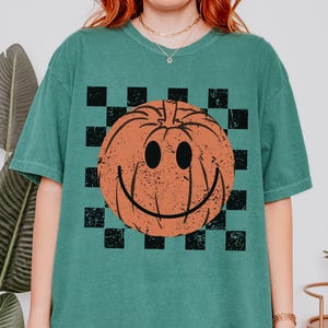 Halloween Shirt Women Retro Kids Pumpkin Shirt Fall Halloween T Shirt Retro Fall Tee Gift Jack O Lantern Shirt Happy Face Funny Tee Spooky