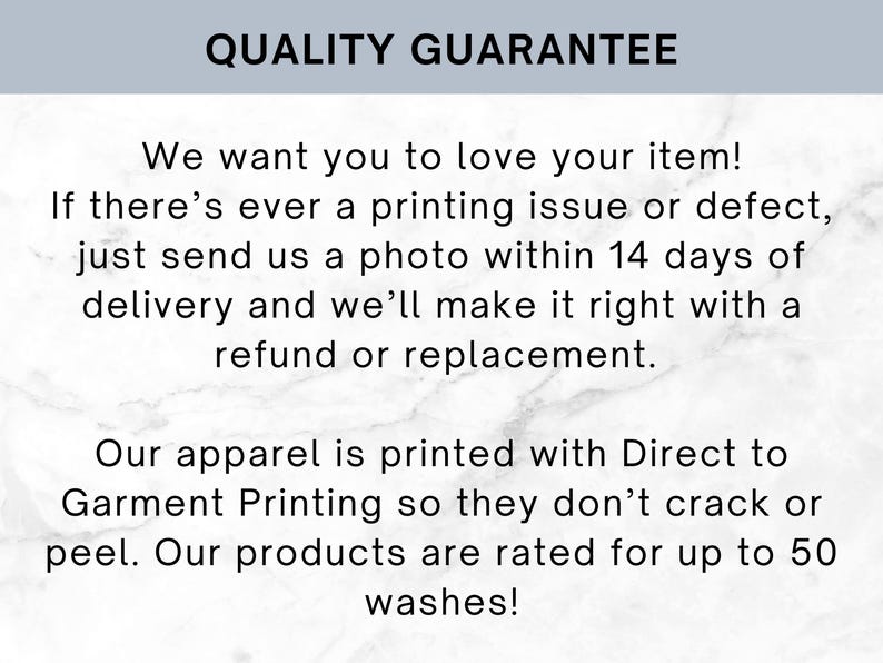 Pode incluir: Texto em fundo de m&aacute;rmore branco que diz "GARANTIA DE QUALIDADE". Afirma que o vendedor quer que voc&ecirc; ame seu item e oferece reembolsos ou substitui&ccedil;&otilde;es por problemas de impress&atilde;o em at&eacute; 14 dias ap&oacute;s a entrega. As roupas s&atilde;o impressas com impress&atilde;o direta na pe&ccedil;a e s&atilde;o classificadas para at&eacute; 50 lavagens.