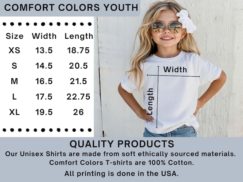 Puede incluir: Una camiseta blanca con una tabla de tallas titulada Comfort Colors Youth. La tabla muestra las tallas de XS a XL con medidas de ancho y largo en pulgadas. El texto indica que las camisetas son 100% algod&oacute;n y est&aacute;n impresas en los EE. UU.