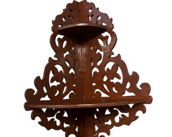 Estante esquinero victoriano de madera con celosía, 43 cm (17 pulgadas).