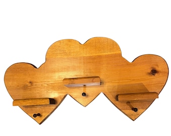 Vintage Cottage Core Handgefertigte 3 Herzregal mit 3 kleinen Regalen für Krimskrams.