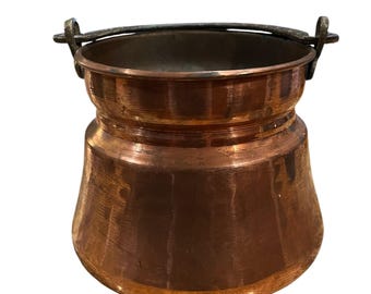 Vintage Copper Cauldron Pot with Handle. 5" tall.