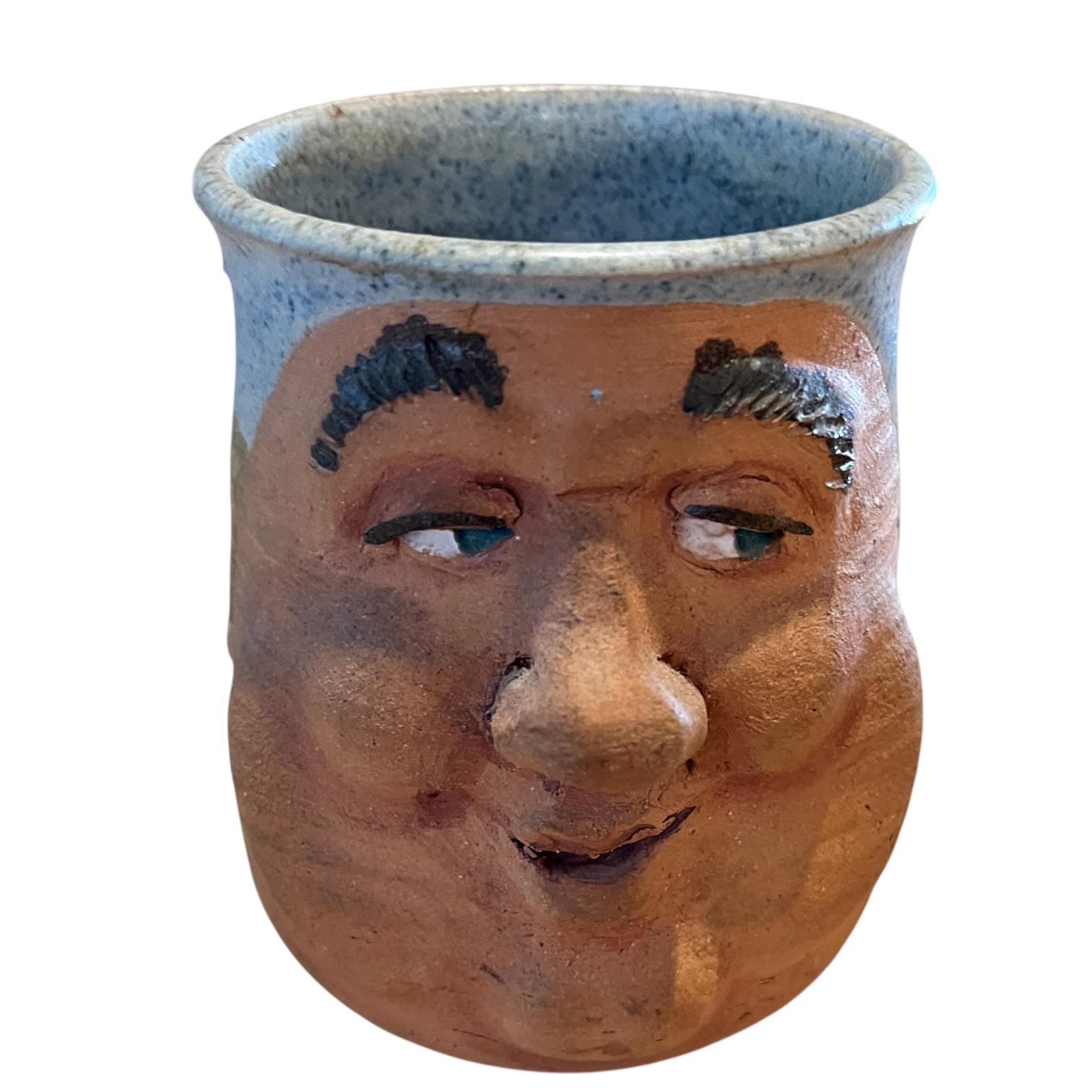 陶器製 顔彫刻 カップ ヴィンテージ陶器の顔型彫刻マグカップ。80年代のアーティストのサイン