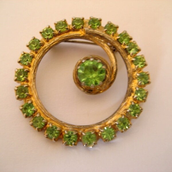 CLOSING SALE Vintage rhinestone circle brooch peridot