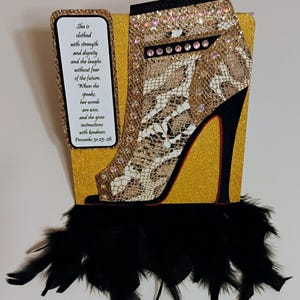 Carta glamour con scarpe di design di lusso per una donna di Proverbi 31