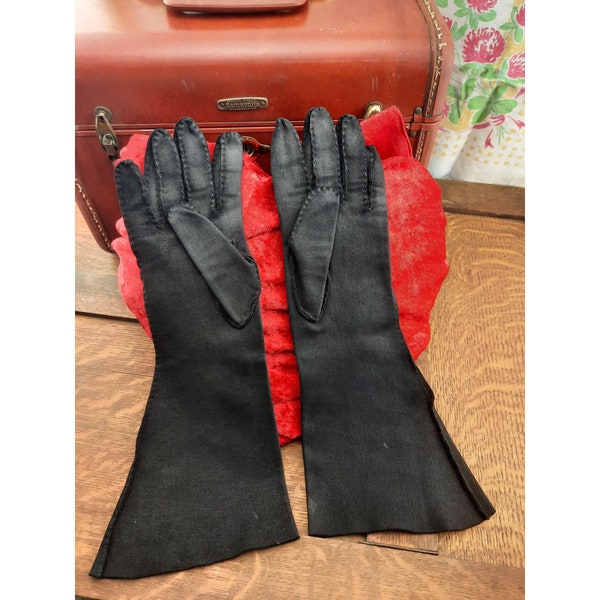 Vintage Womens Gloves by Kayser 13.5" Black Velvety 1950s Sz 7