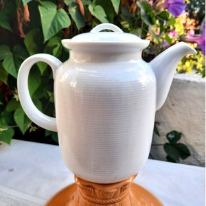Czajnik z białej porcelany Thomas German, czajniczek z żebrowaną pokrywką