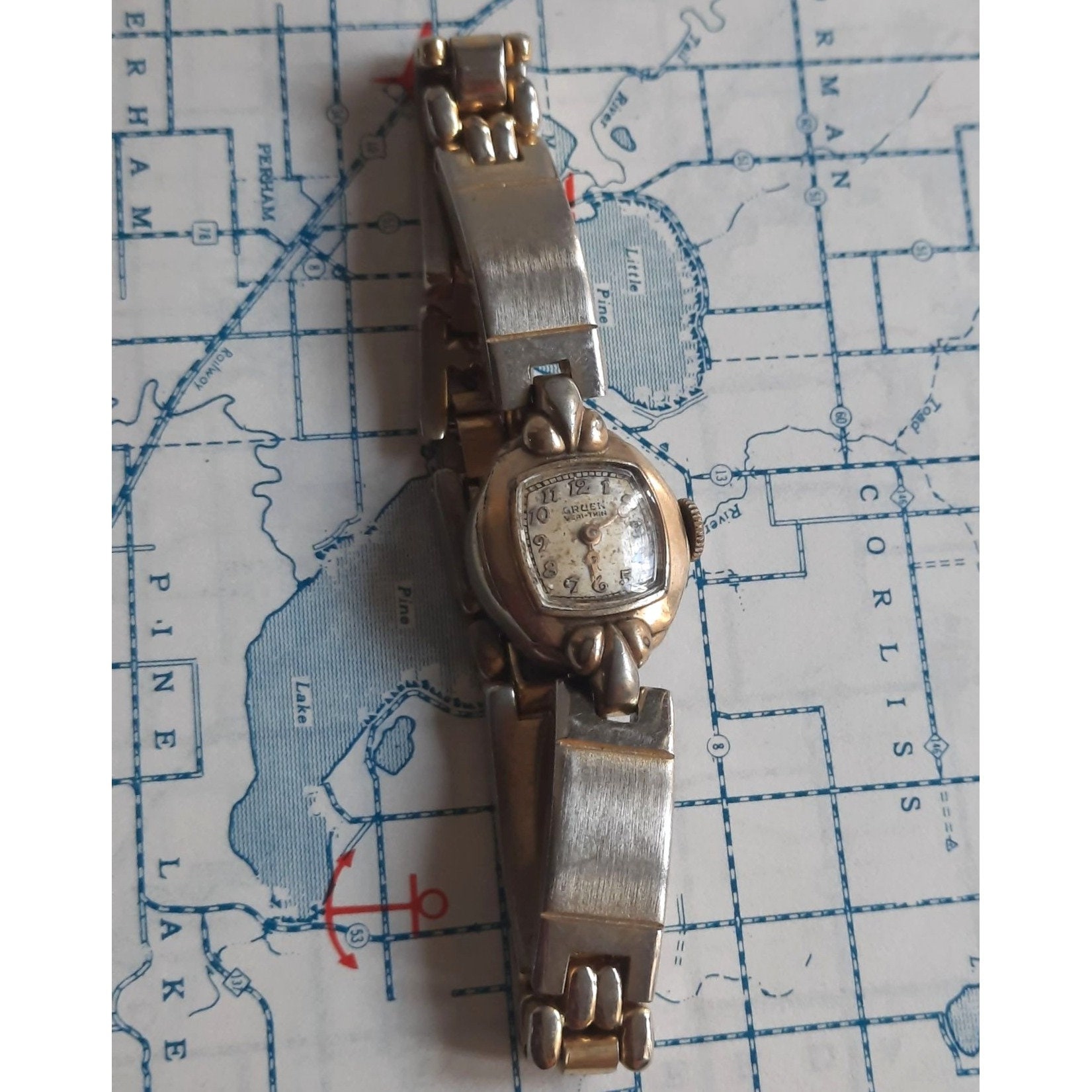 1930s Vintage Gruen Guildite Veri-thin Womens Watch Fleur De Lis