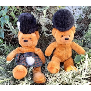 Harrods Buckingham Palace Guardsman Bear & Knightsbridge Green Kilt Teddy Bear Set 16"