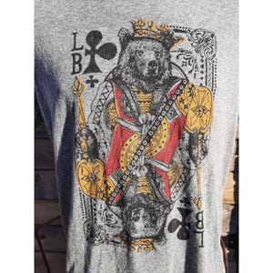 Camiseta Lucky Brand Original Pound King Bear Poker Card Single Stitch Heather Grey
