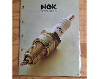 Manuale del catalogo tecnico d'epoca NGK Spark Plugs USA Corporation anni '70