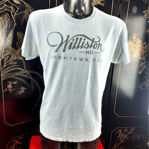 Camiseta vintage para hombre, talla L, Williston, Dakota del Norte, Boomtown, EE. UU., camiseta turística, década de 1990