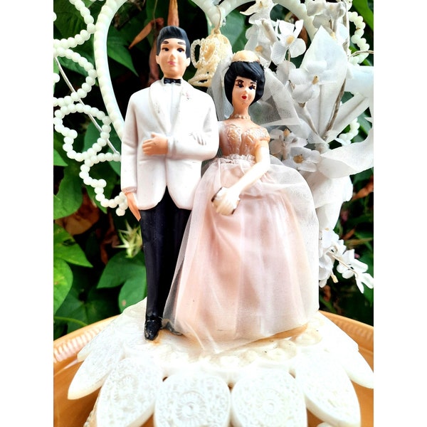 Vintage Bride & Groom Wedding Cake Topper Pearls Ivory Arch Lace Tulle Flowers 1960s