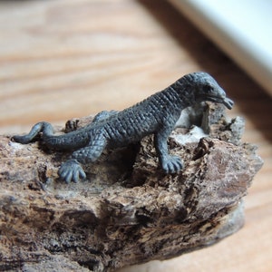Set of MINIATURE KOMODO DRAGON Tiny Mini Figure Dollhouse Terrarium Small Fairy Garden Diorama Miniatures Figurine Micro Mini Lizard Monitor