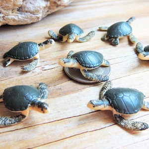 Mini Turtles Miniature Figurines Turtle Simulation Wresin Statue for Home Decor,SimulationAnimal Resin Garden Ornaments Realistic Sea Turtles Resin