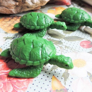 MINIATURE Hawksbill SEA TURTLE Figure Figurines Dollhouse Diorama Terrarium Supplies Plastic Animal Small Animals Mini Figures Turtles Ocean