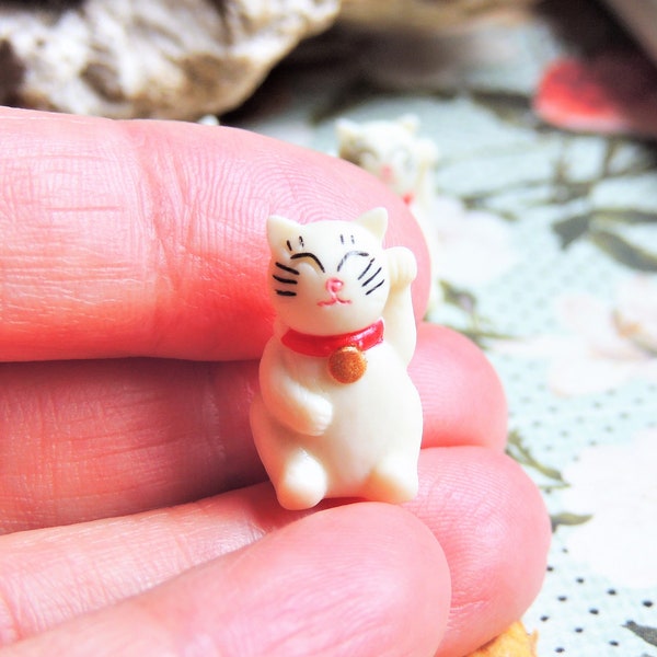 MINIATURE WAVING CAT Micro Mini Figurine Figure Fairy Garden Dollhouse Diorama Terrarium Supply Small Tiny Maneki Neko Japanese Good Luck