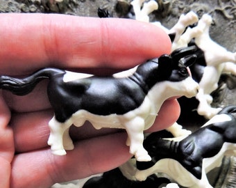 MINIATURE BULL COW Farm Animal Figures Figurines Black White Plastic For Fairy Garden Dollhouse Diorama Terrarium Supply Small Mini Figures