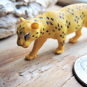 MINIATURE JAGUAR Animals Figures Figurines Dollhouse Diorama Terrarium Mini Small Plastic Leopard Cat Animal Safari Ltd Toob Individual