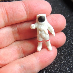 MINIATURE ASTRONAUT People Mini Figurines Figures Dollhouse Diorama Terrarium Craft Small Tiny Micro Miniatures Fairy Garden Decor Spacemen