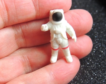 ミニチュア宇宙飛行士フィギュア、小さなミニチュア人形、ドールハウスジオラマ、テラリウム、妖精の庭の装飾、宇宙飛行士フィギュア