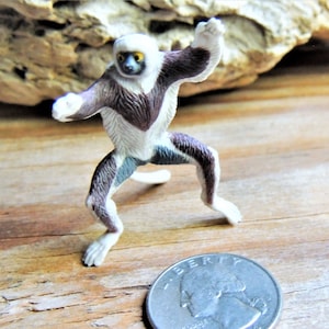 Monkey MINIATURE ANIMALS Figurine Indriidae Ape Monkey Plastic Animal Figures To Paint Dollhouse Diorama Terrarium Fairy Garden Mini Crafts