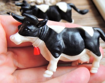 Cow MINIATURE FARM ANIMAL Figurines Figures Black White Plastic Fairy Garden Dollhouse Diorama Terrarium Supply Small Toy Minifigures Ranch