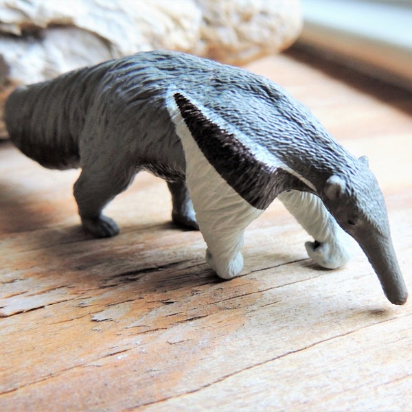 MINIATURE GIANT ANTEATER Animals Figures Figurines Dollhouse Diorama Terrarium Supply Mini Small Plastic Animal Safari Ltd Toob Individual