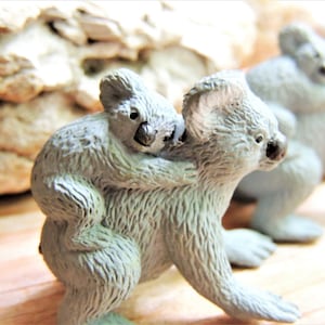 KOALA MINIATURE Animals Figurines Figures Fairy Garden Dollhouse Diorama Terrarium Supply Miniatures Animal Cute Little Small Mini Toy Model