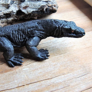 Miniature KOMODO DRAGON Animal Figurine Dollhouse Diorama Terrarium Plastic Monitor Lizard Figure